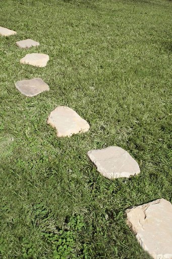 rustic-canyon-stepping-stone-pavers-a