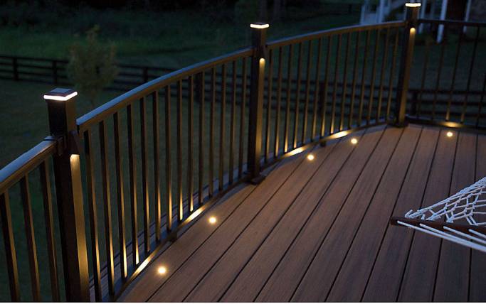 Trex - Signature Railing in Charcoal Black with Transcend Decking Havana Gold