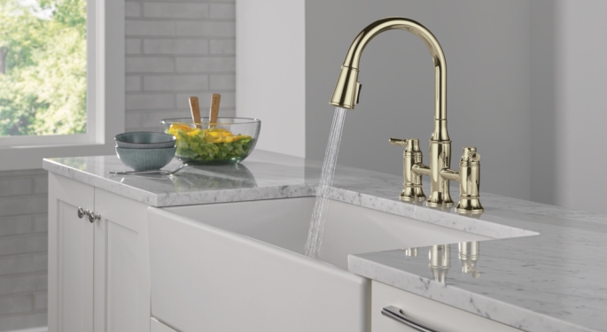 Renaldi Kitchen Faucet Room Scene